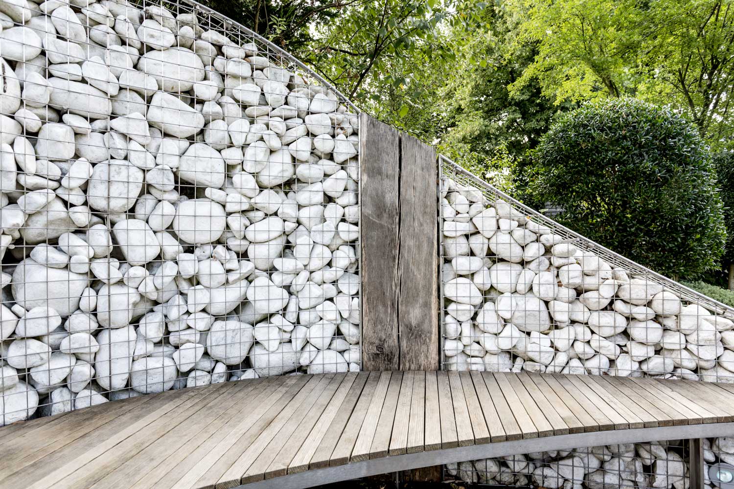 Gabion wall with suspended bench, 6